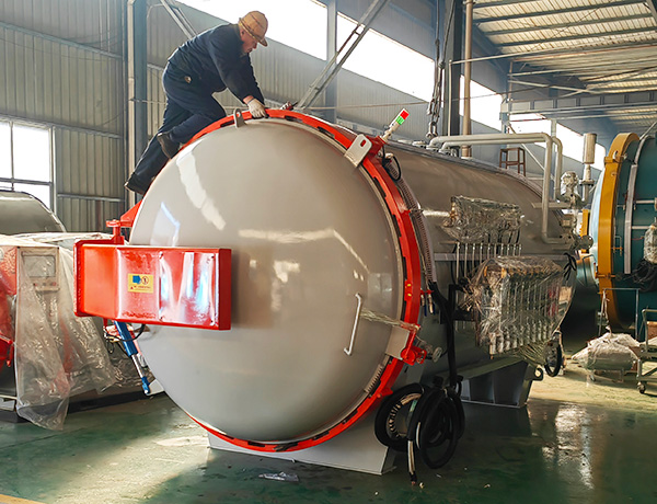 碳纤维板引擎盖热压罐